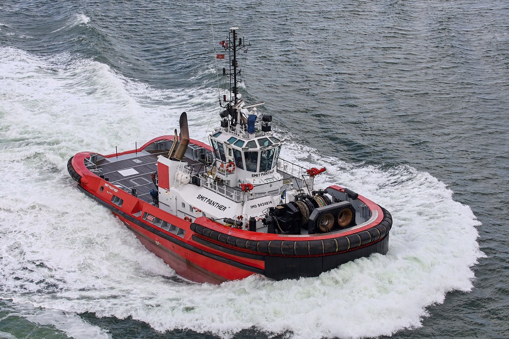 sleepboot sleepboten schip schepen scheepvaart hdr marine zeevaart ferry tanker containerschip containerschepen